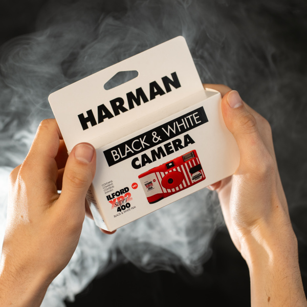 Harman Black & White Camera mit Ilford XP2 Super 400