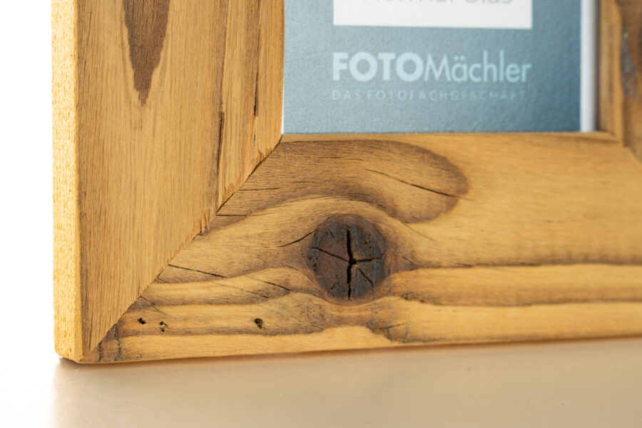 Rustikaler Altholzrahmen 10x15 cm – Handgefertigt aus zertifiziertem Holz – Bild 2