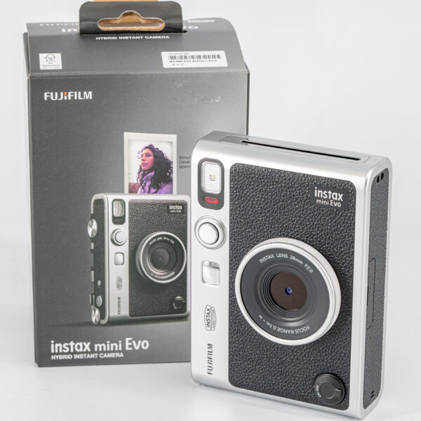 Fujifilm Instax Mini Evo /  Die stilvolle Hybridkamera mit 100 Effekten
