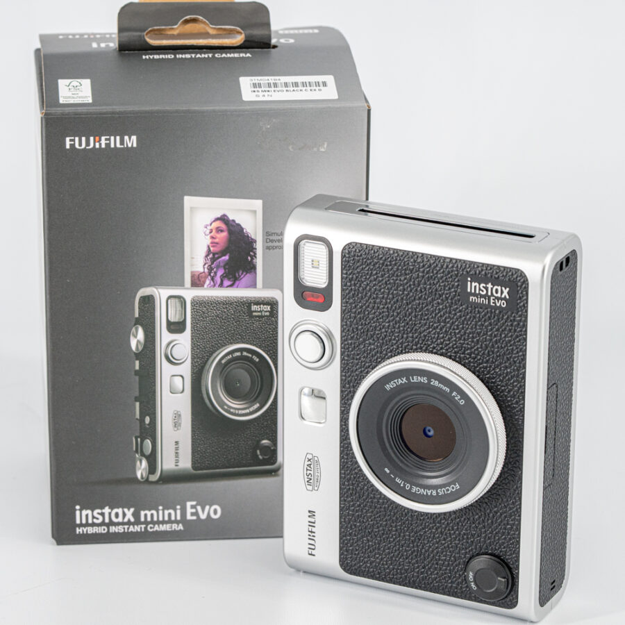 Fujifilm Instax Mini Evo /  Die stilvolle Hybridkamera mit 100 Effekten